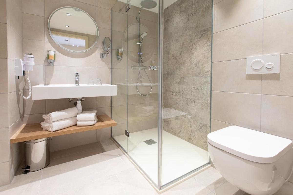 Salle de bains dans l'établissement Hôtel Terra Vinum