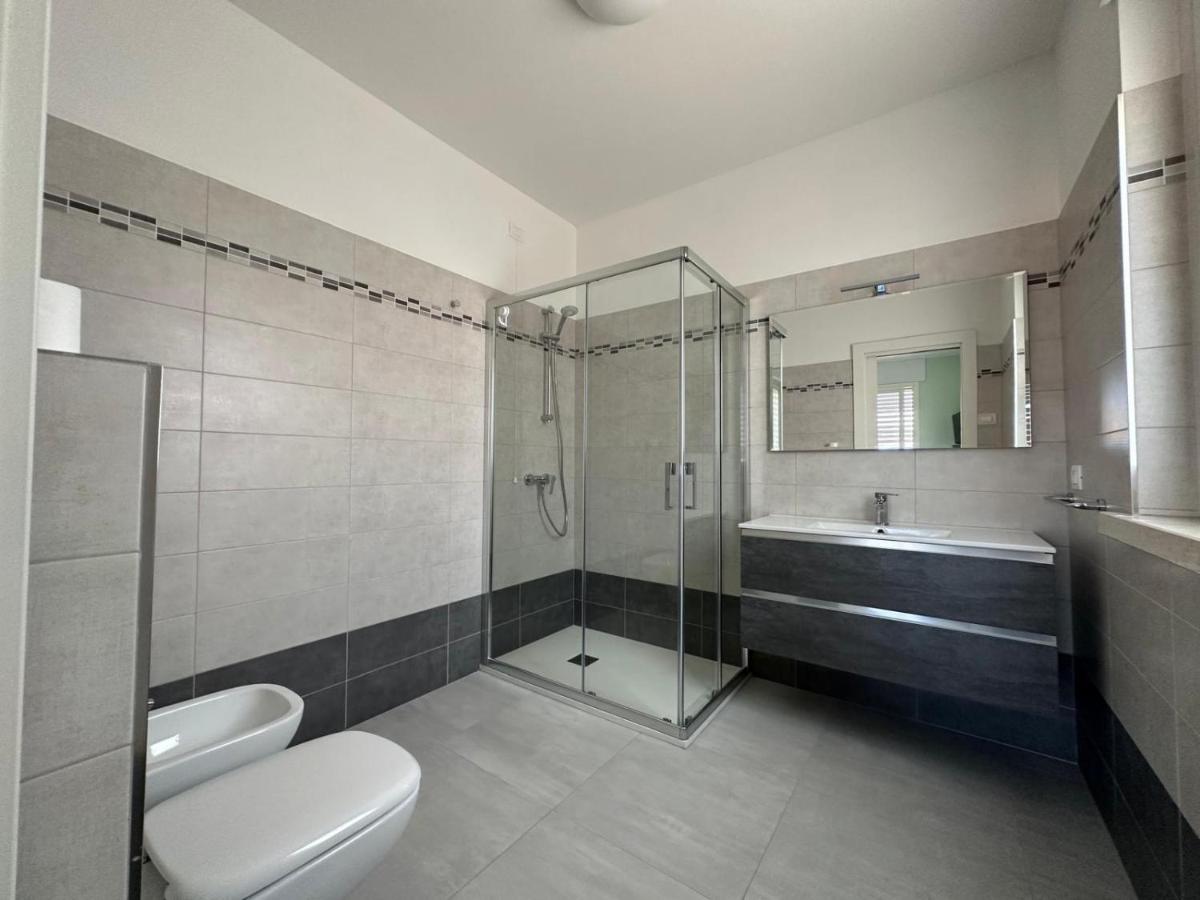 white B&B - Housity
