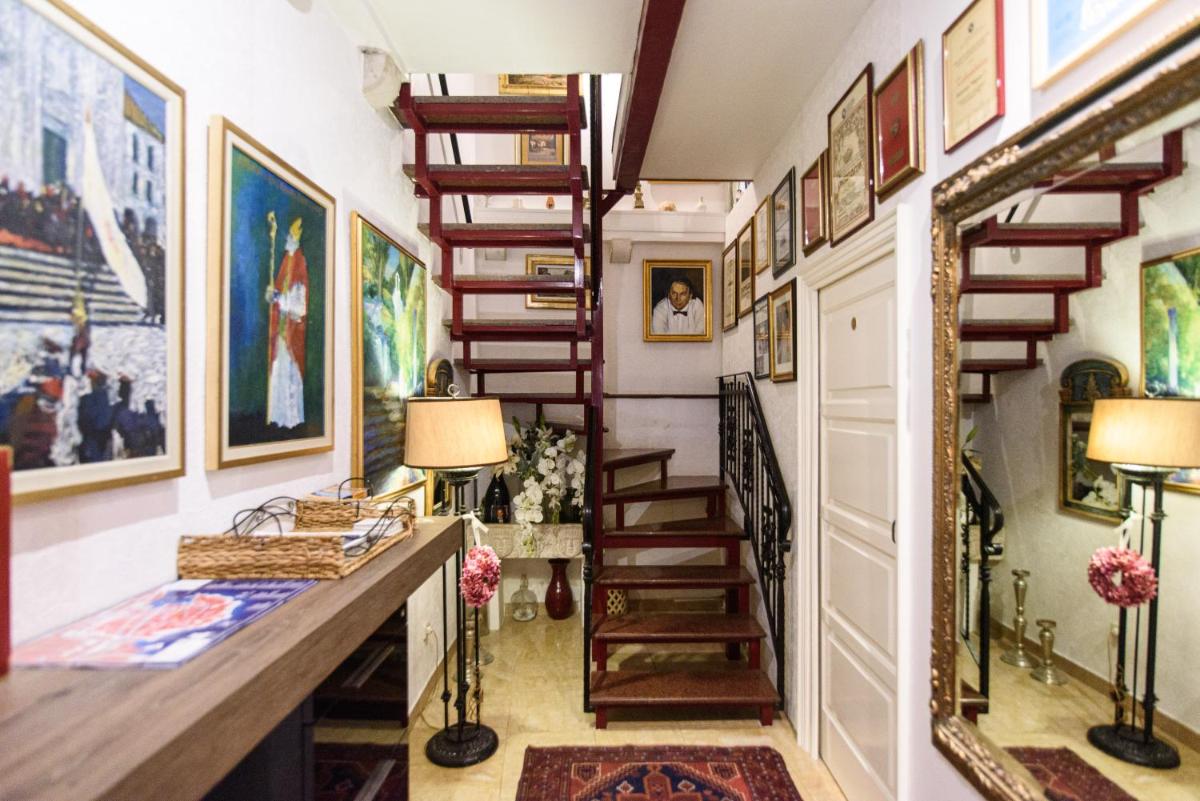 Tiffany's Town House - Hizvo