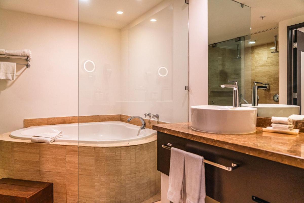 Holiday Inn Guadalajara Patria-Universidad by IHG - Housity