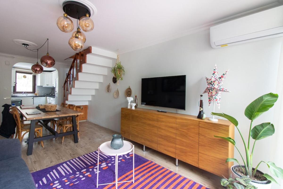 3BR Villa with Garden & Terrace in Kadikoy - Housity