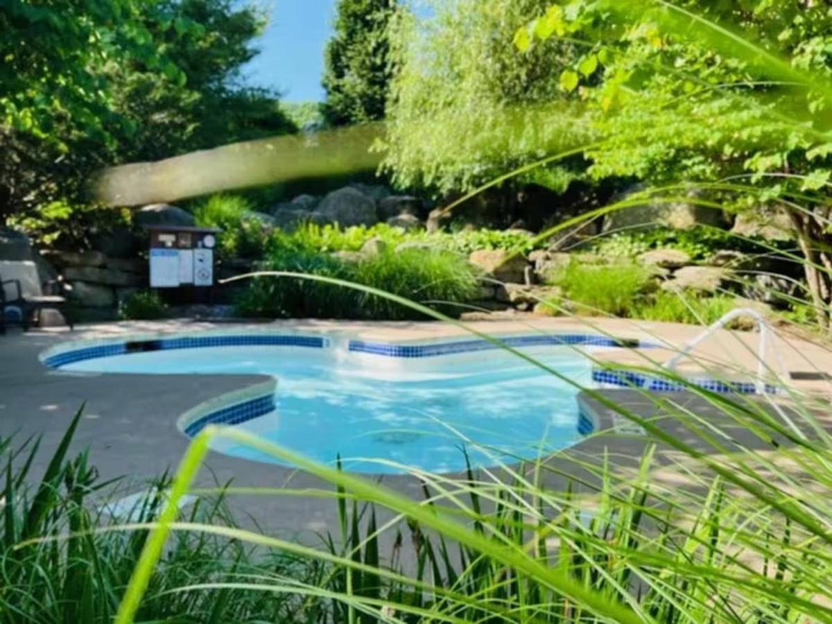 The Appalachian Hotel at Mountain Creek Resort - Pool, Hot Tub & Sauna - Housity