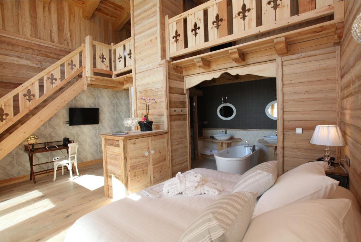 Cama o camas de una habitación en Hotel Viñas de Lárrede