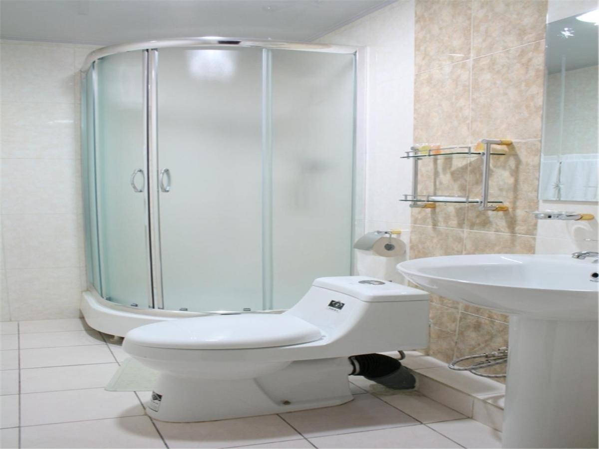 Kaiser Hotel - Housity