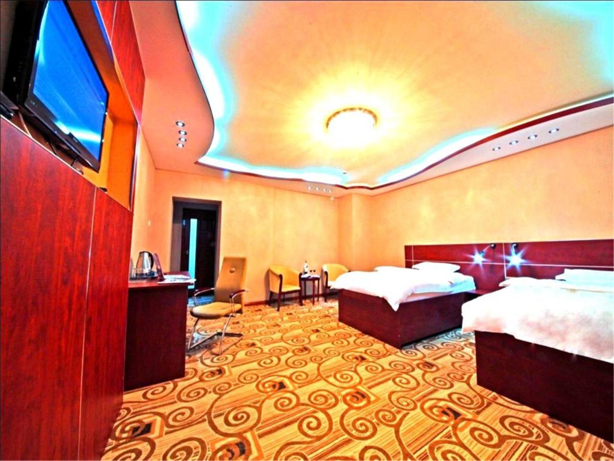 Kaiser Hotel - Housity
