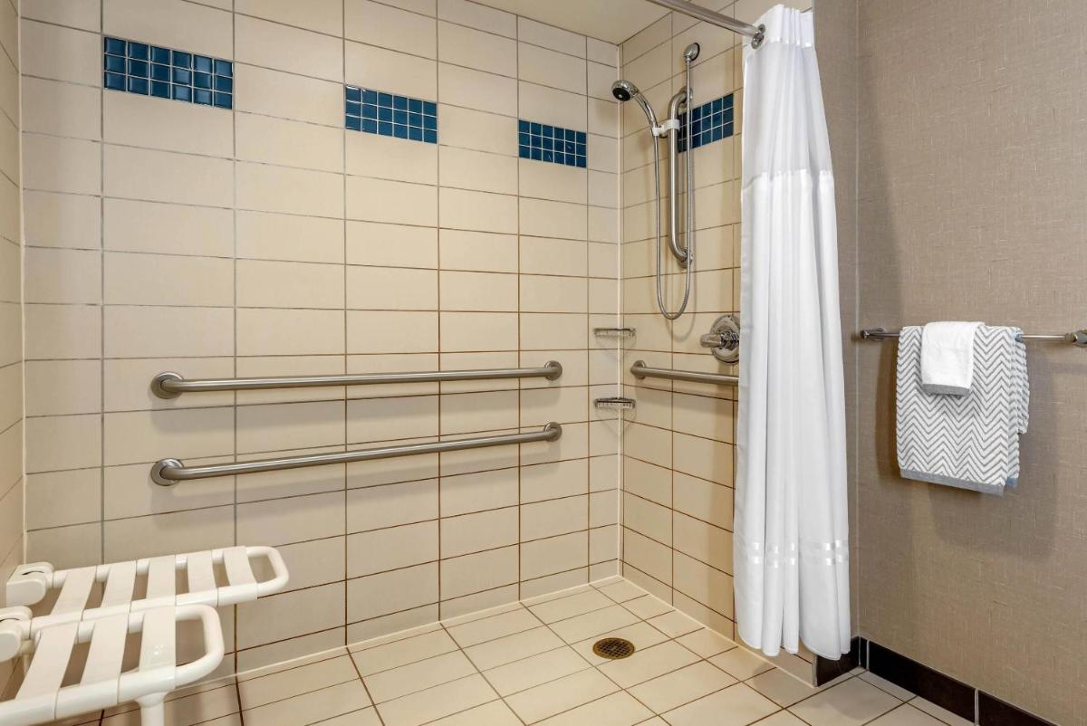 Cambria Hotel Akron - Canton Airport - Housity