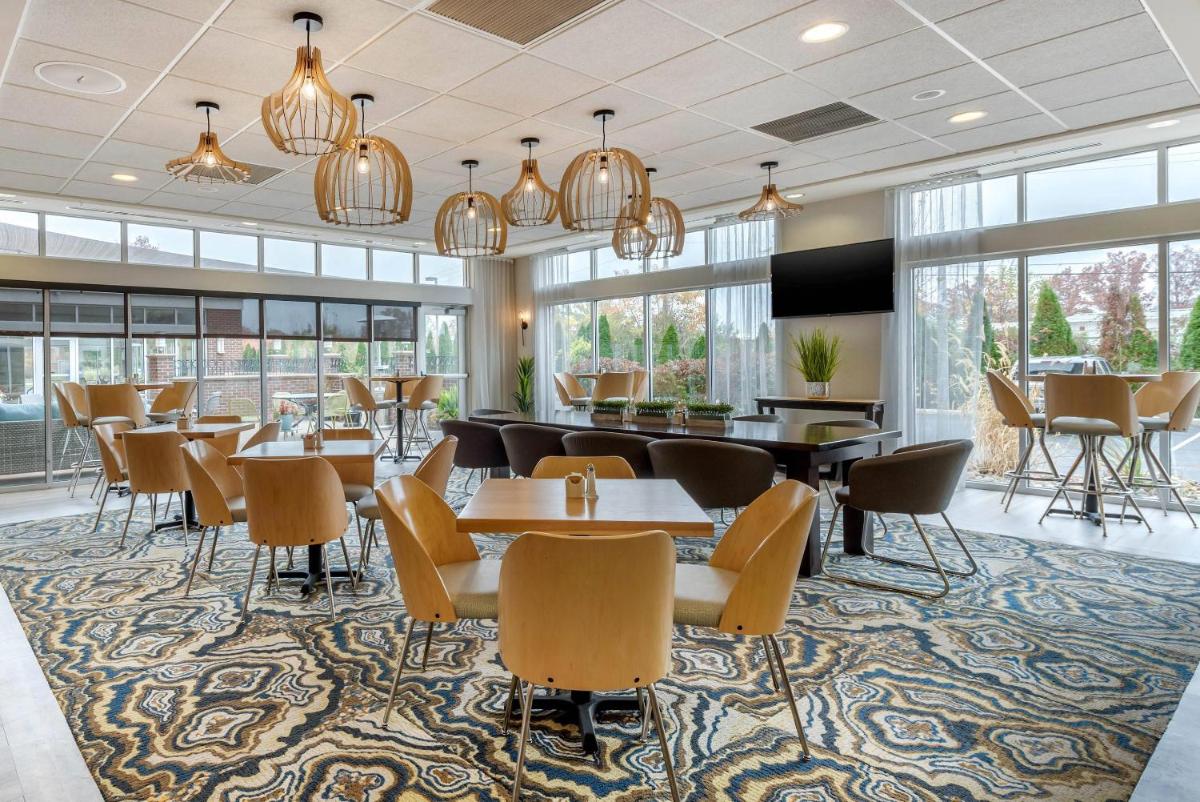 Cambria Hotel Akron - Canton Airport - Housity