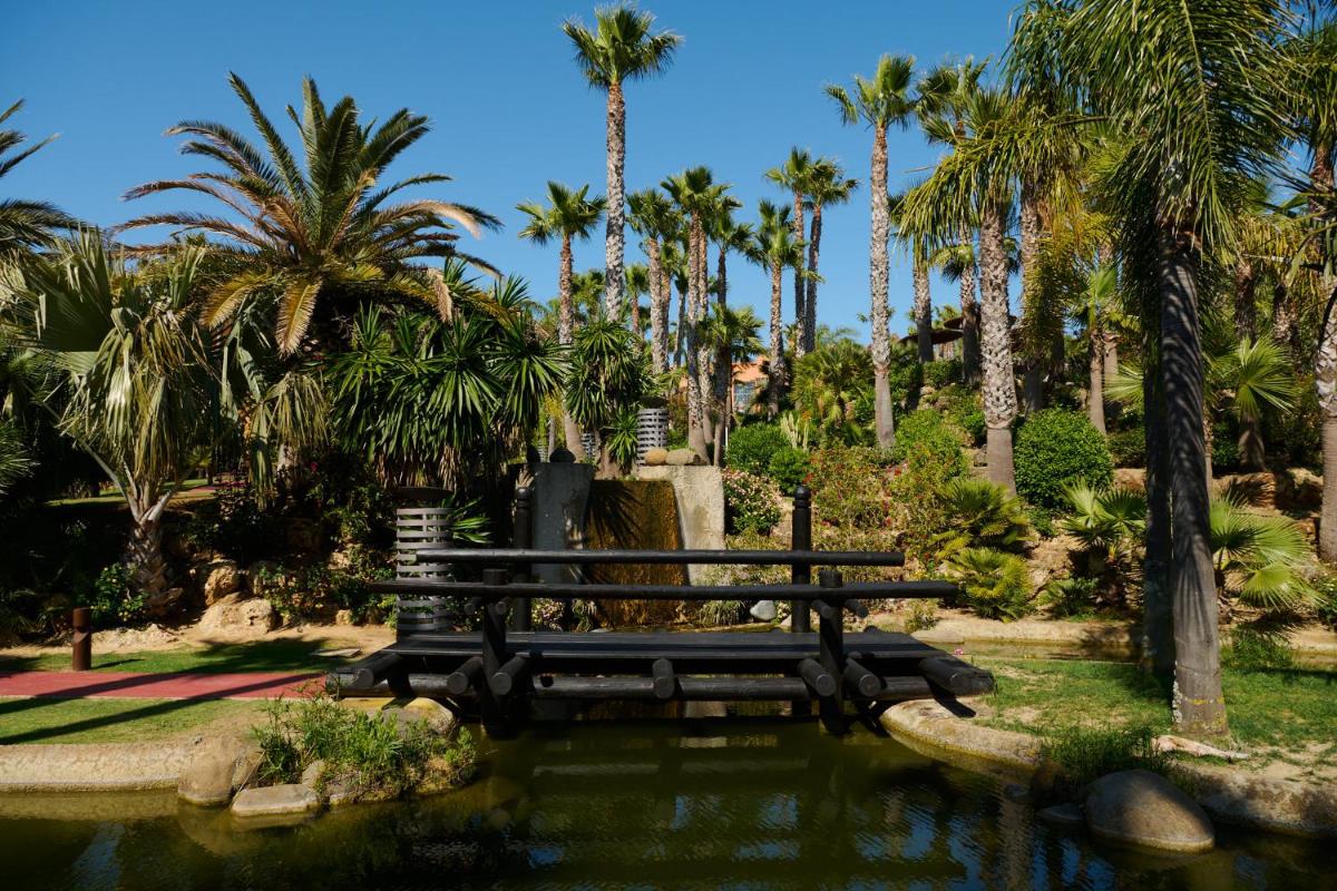 Jardín al aire libre en Aparthotel Novo Resort