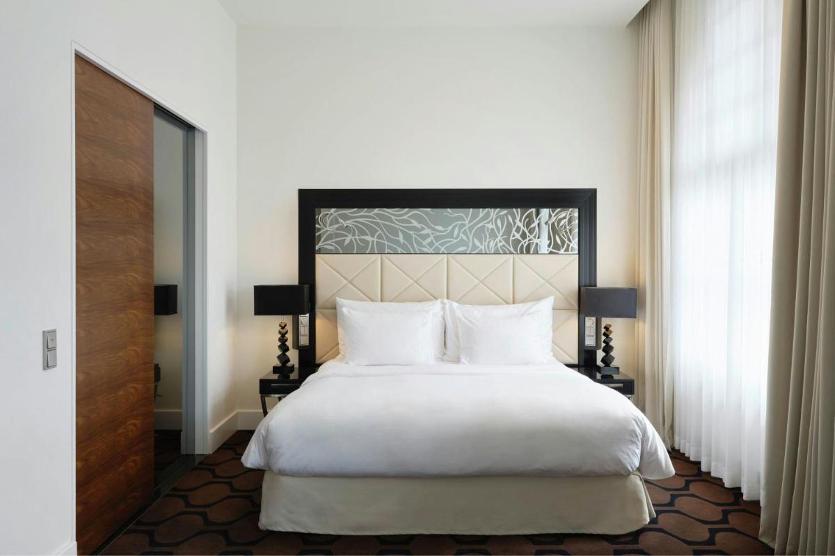 Ein Bett oder Betten in einem Zimmer der Unterkunft Roomers Berlin Steinplatz, Autograph Collection