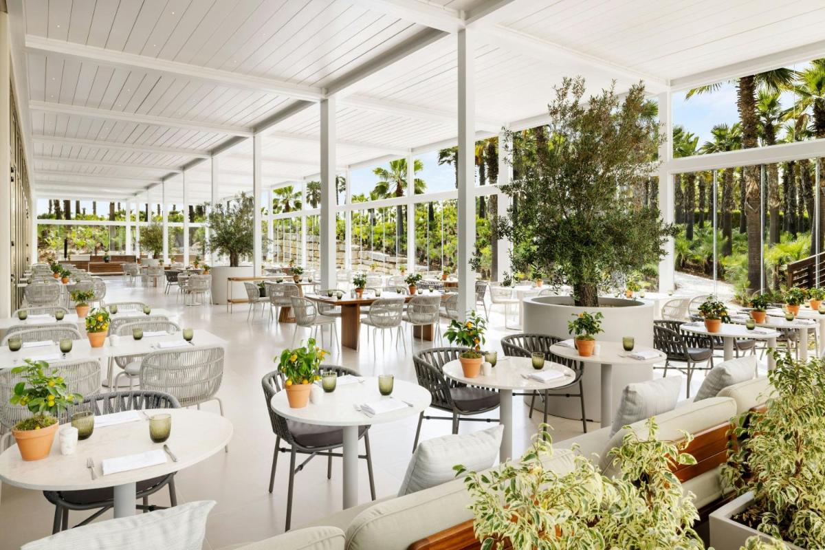 Um restaurante ou outro lugar para comer em The Westin Salgados Beach Resort, Algarve