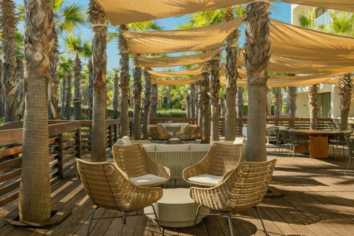 Um restaurante ou outro lugar para comer em The Westin Salgados Beach Resort, Algarve