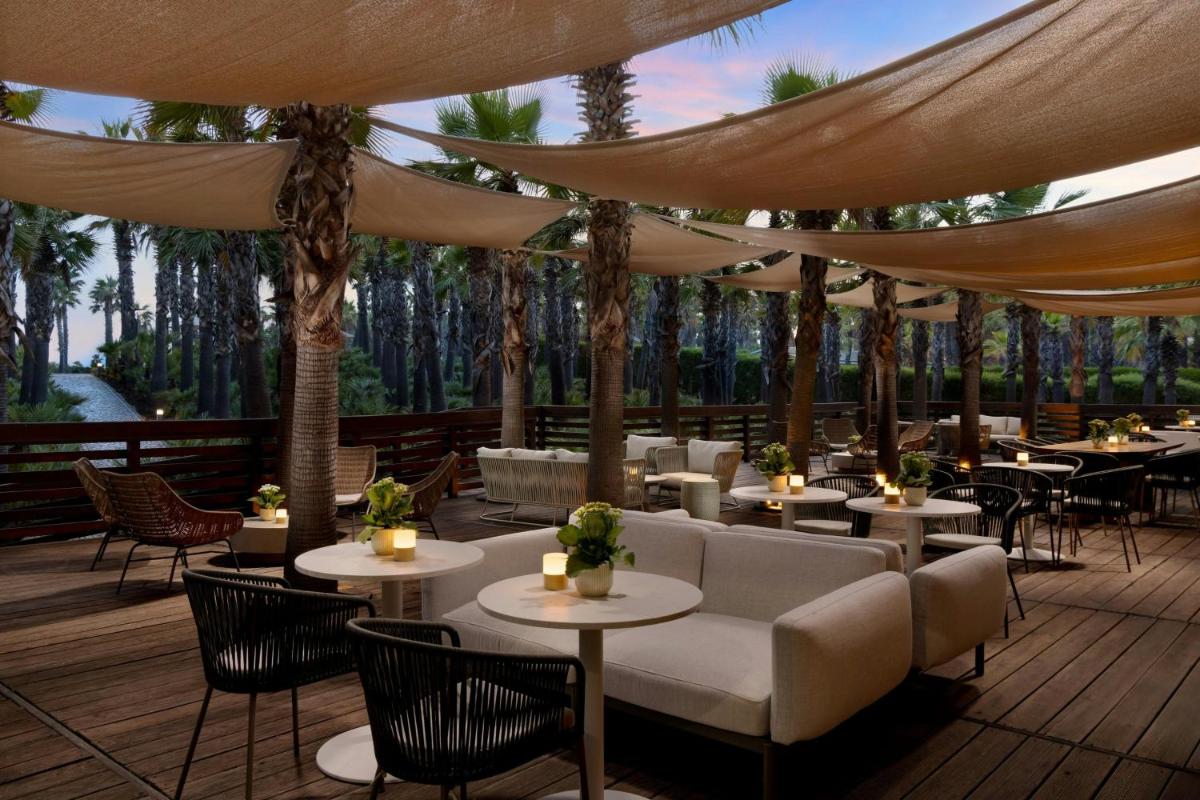 Um restaurante ou outro lugar para comer em The Westin Salgados Beach Resort, Algarve