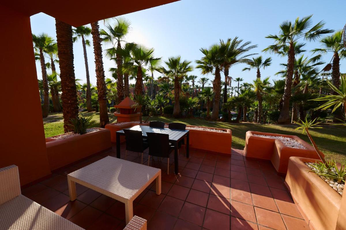 Jardín al aire libre en Aparthotel Novo Resort