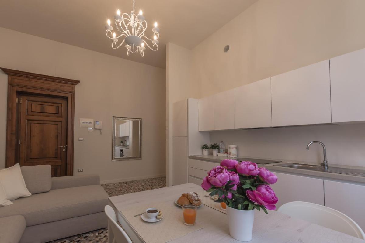 Suitetrails - Alighieri Theatre Charming Suite