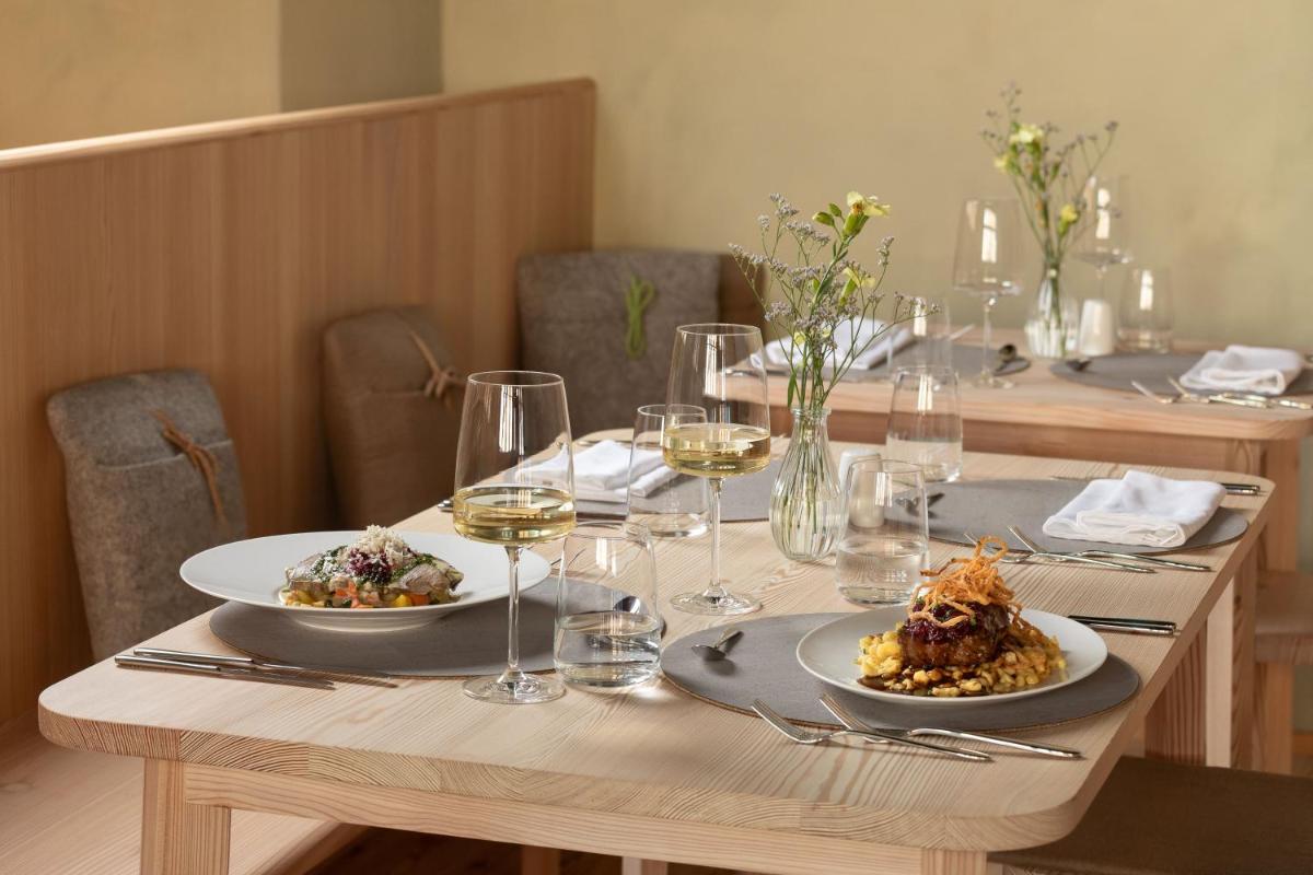 Hotel Krone Oettingen - Housity