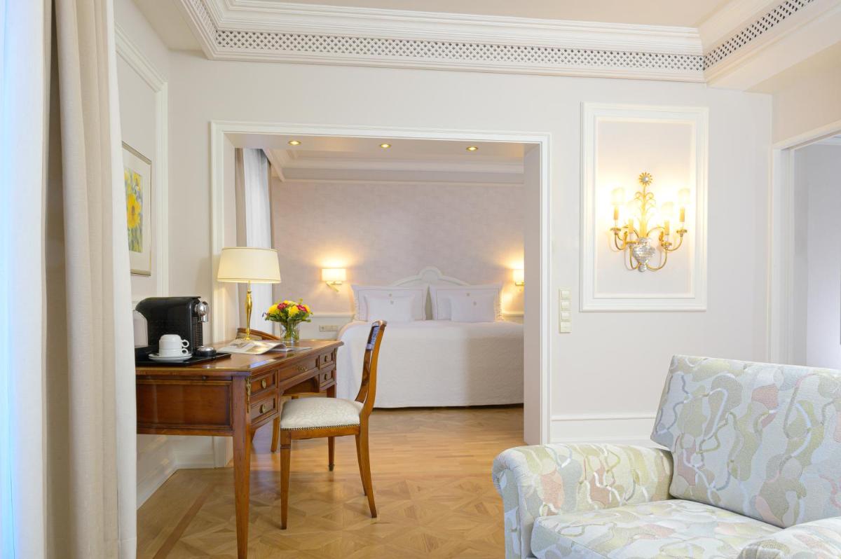 Ein Sitzbereich in der Unterkunft Colombi Hotel
