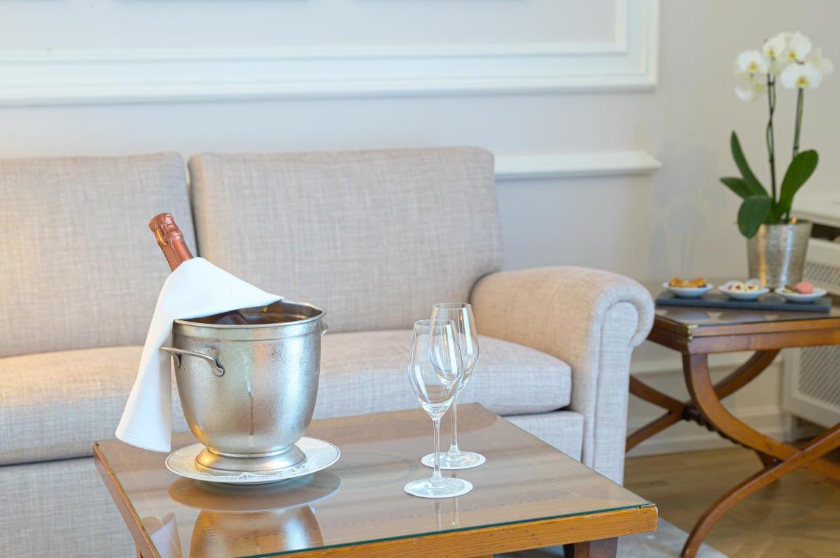 Ein Sitzbereich in der Unterkunft Colombi Hotel