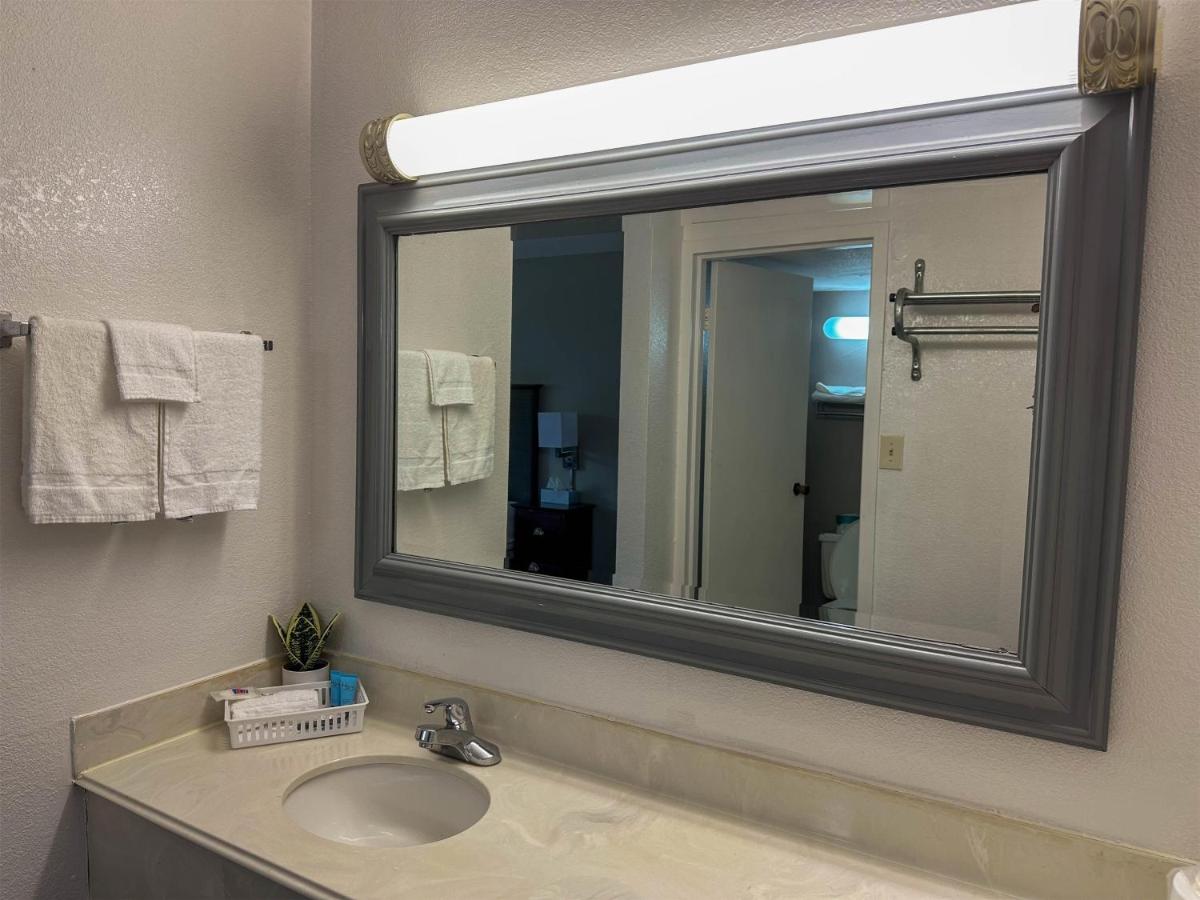 Motel 6 Rochester, NY - Airport - Housity