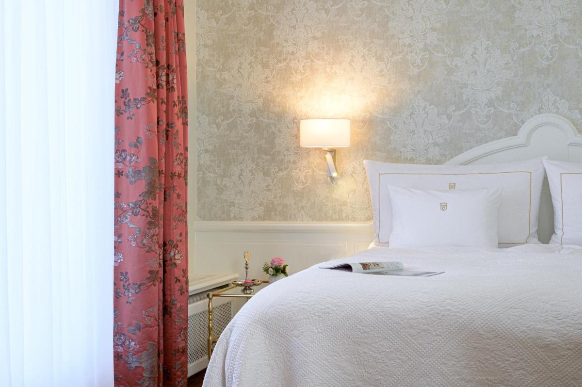 Ein Bett oder Betten in einem Zimmer der Unterkunft Colombi Hotel