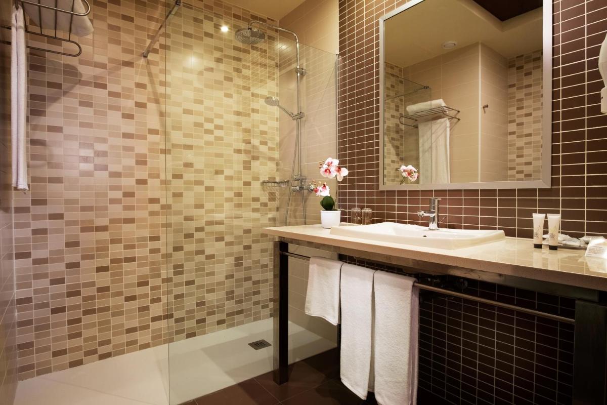 Un baño de Elba Costa Ballena Beach & Thalasso Resort