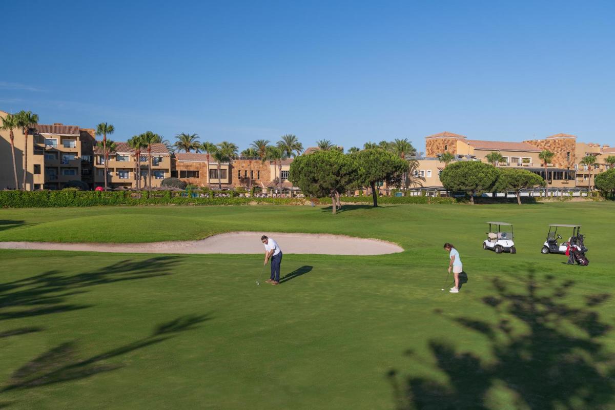 Instalaciones para jugar al golf en el hotel o alrededores