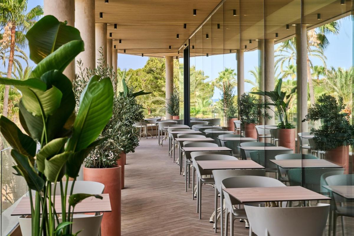 Un restaurante o sitio para comer en Grupotel Cala Marsal Nature Hotel - New Reopening 2025