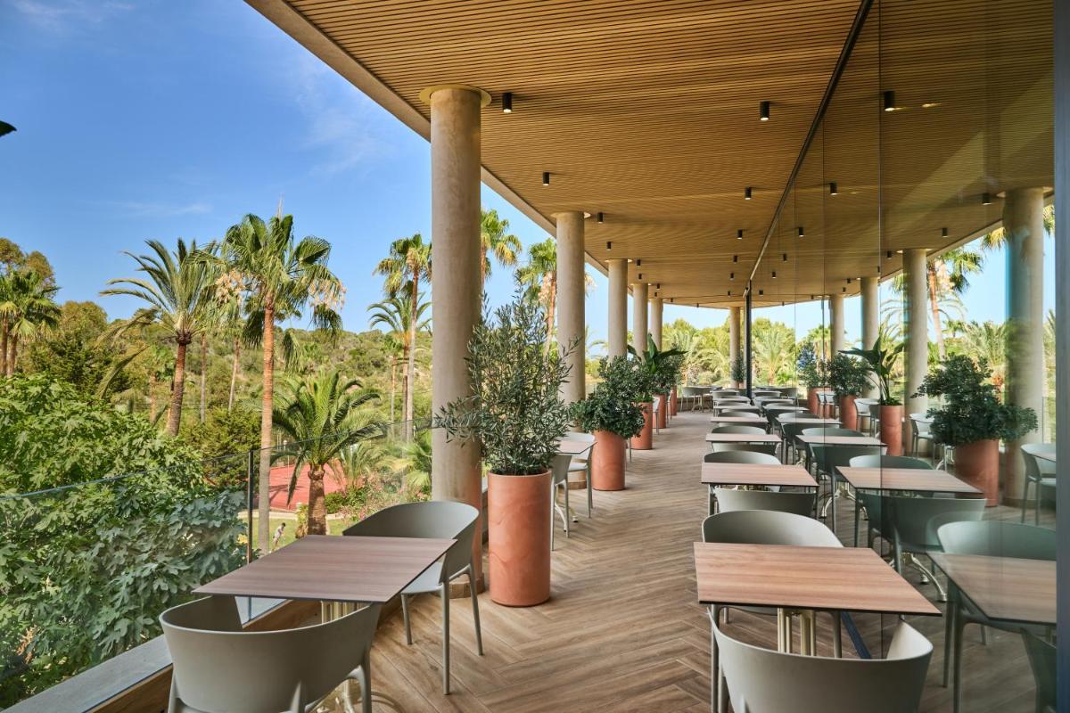 Un restaurante o sitio para comer en Grupotel Cala Marsal Nature Hotel - New Reopening 2025
