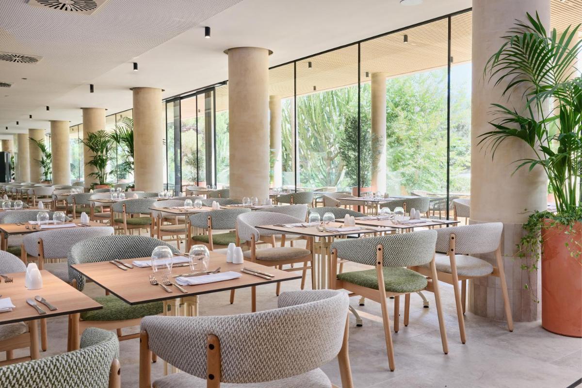 Un restaurante o sitio para comer en Grupotel Cala Marsal Nature Hotel - New Reopening 2025