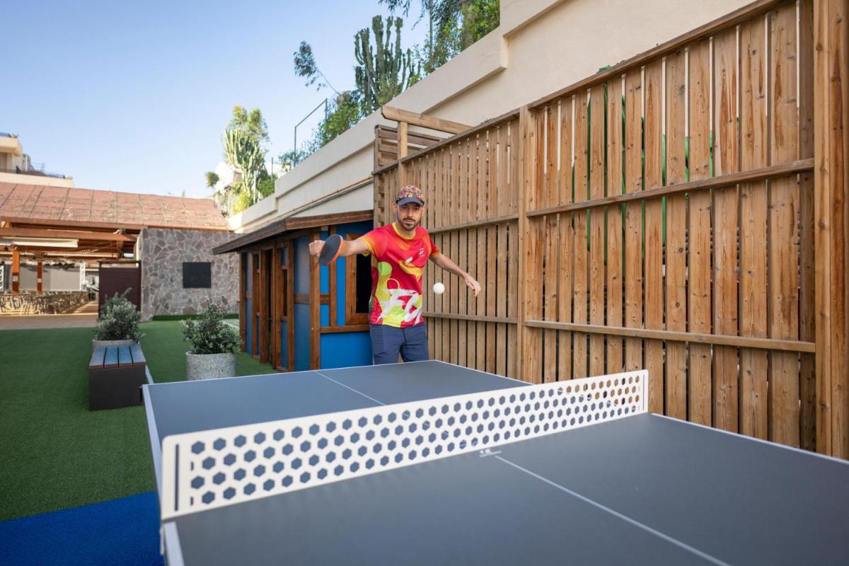 Instalaciones para jugar al ping pong en GF Fañabe o alrededores