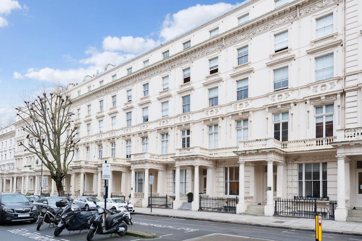 Hyde Park Executive Apartments - Housity
