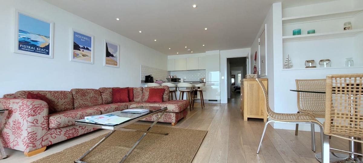 4 Fistral Beach Apartments, Newquay, TR7 1FR - Housity