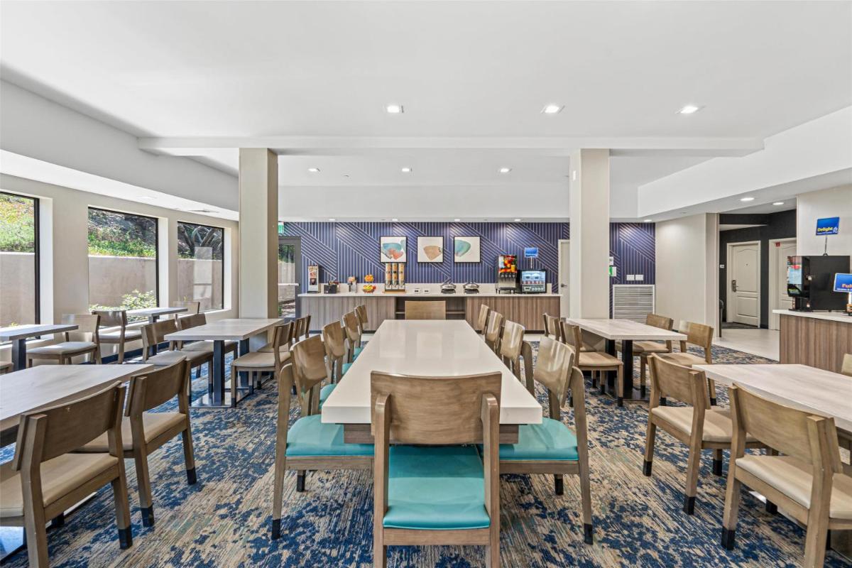 Best Western Valencia/Six Flags Inn & Suites - Housity