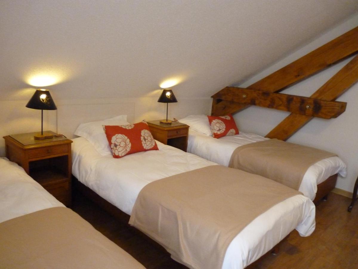 Un ou plusieurs lits dans un hébergement de l'établissement Logis Hôtel Notre-Dame - restaurant ouvert midi et soir sauf dimanche soir