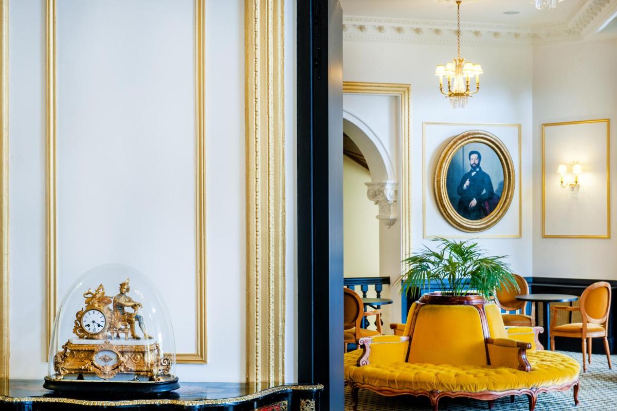 Coin salon dans l'établissement Grand Hotel Gallia & Londres
