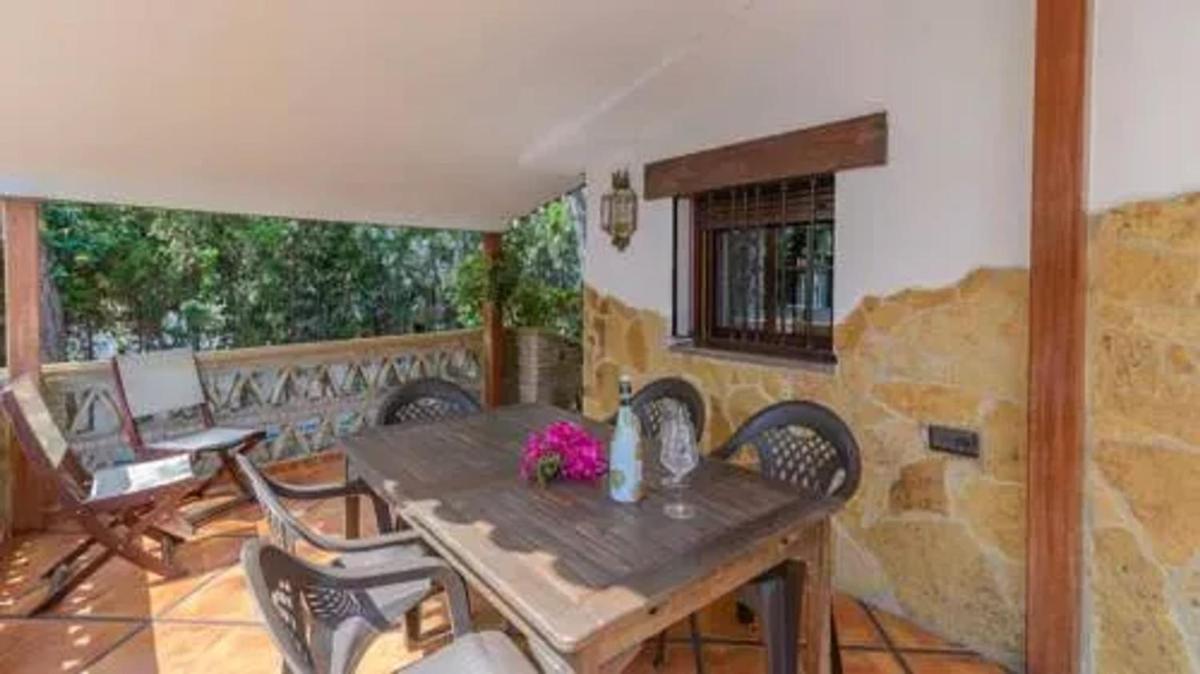 Charming Villa in Punta Umbría with Private Pool - Housity
