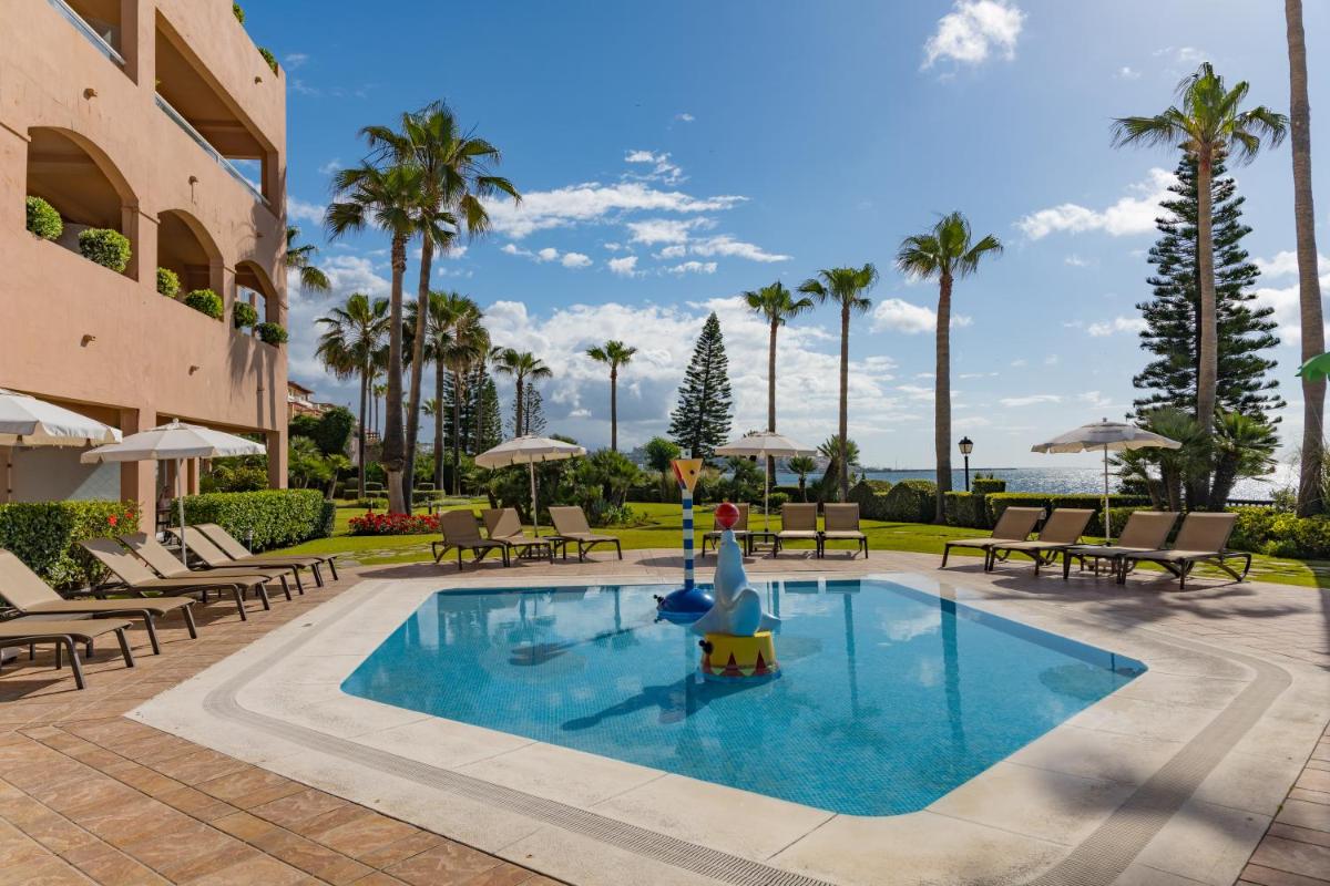 Piscina en o cerca de Elba Estepona Gran Hotel & Thalasso Spa