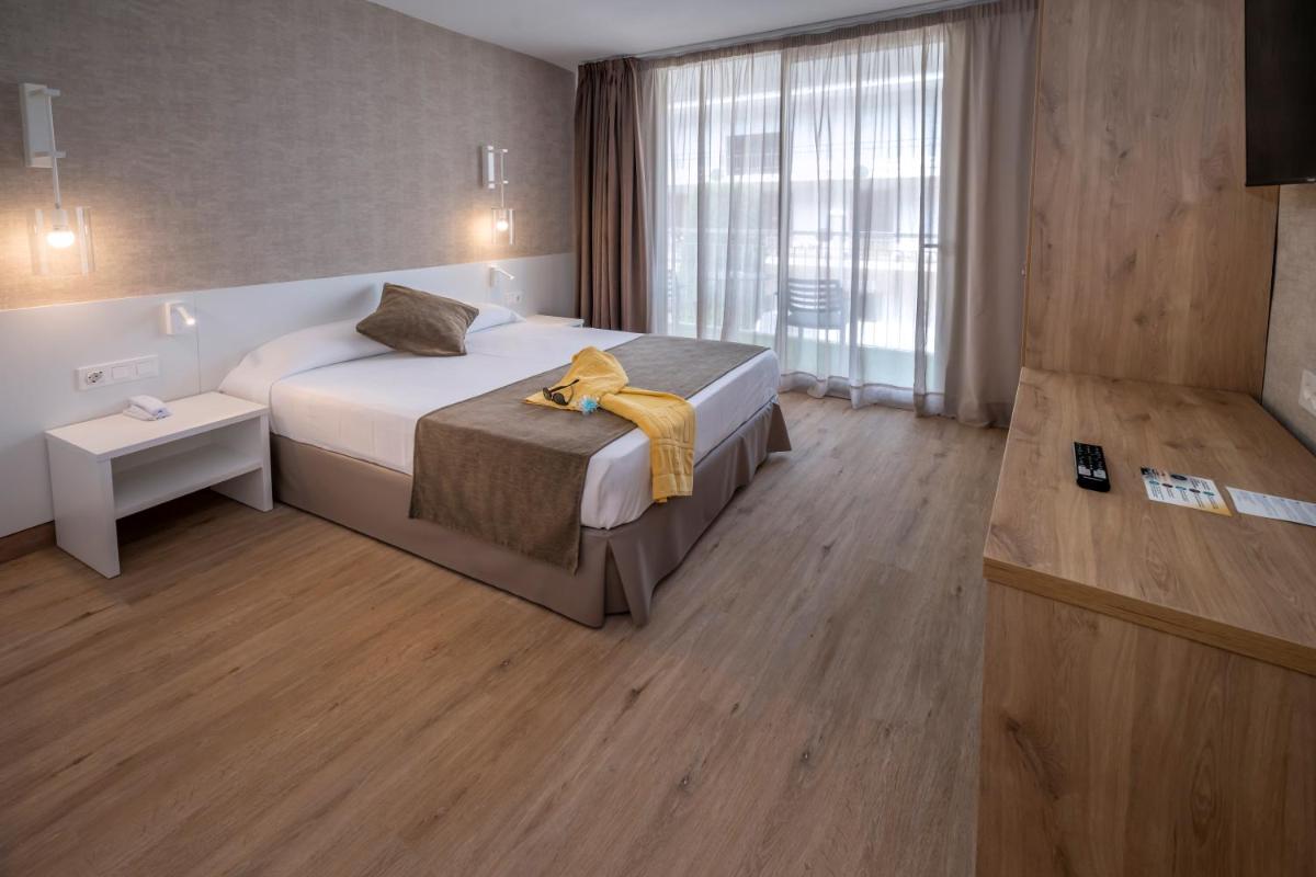 Cama o camas de una habitación en GHT Costa Brava & Spa