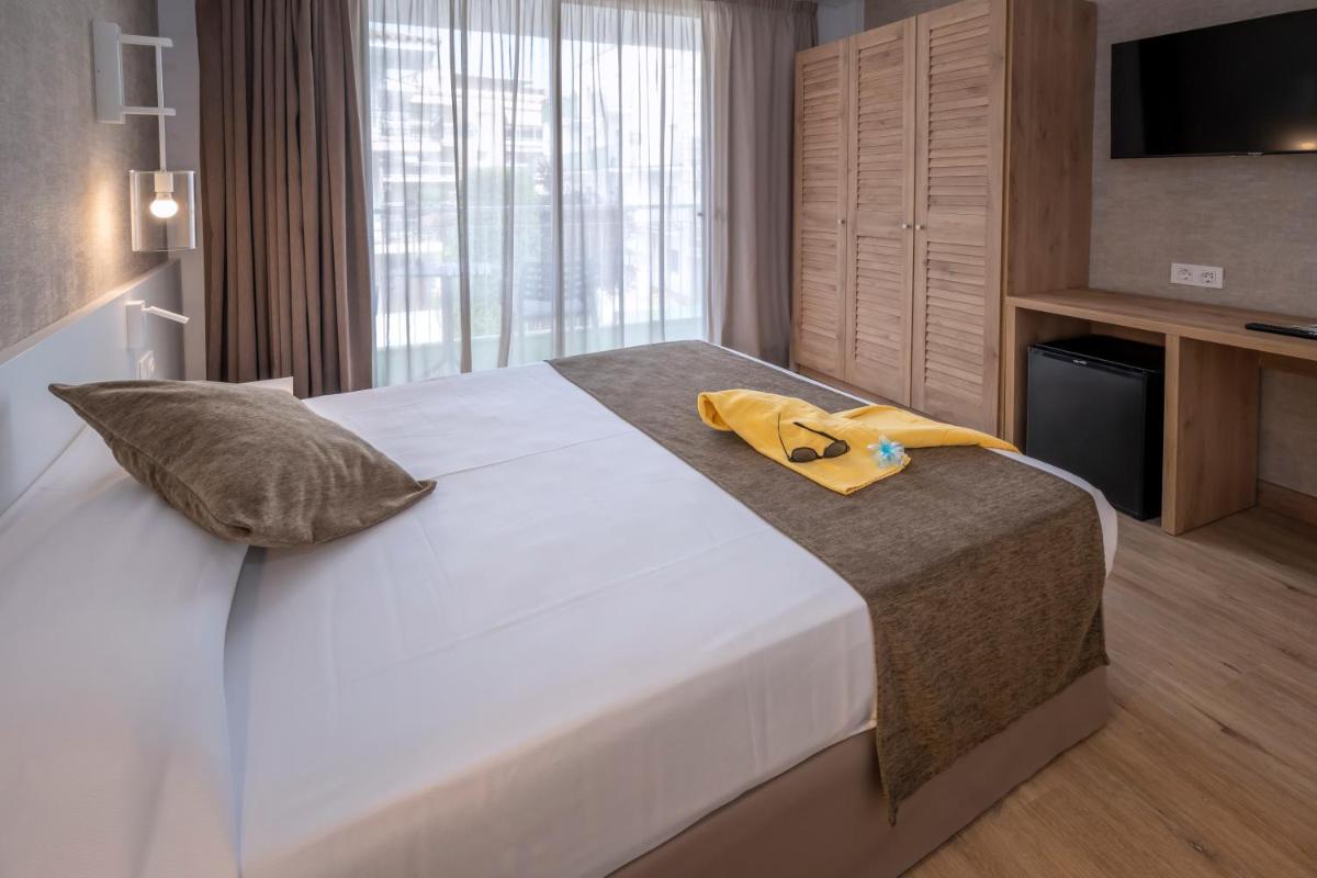 Cama o camas de una habitación en GHT Costa Brava & Spa