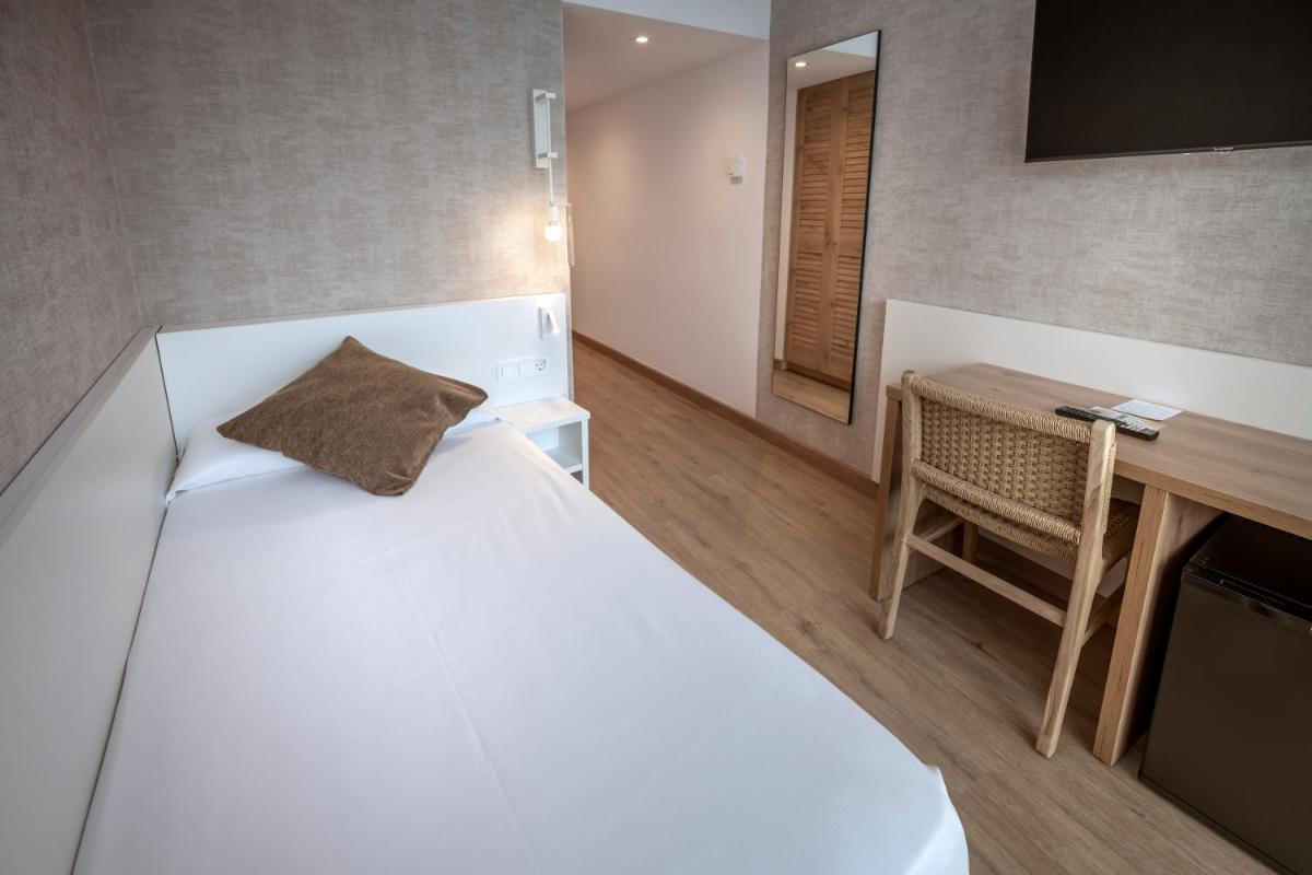 Cama o camas de una habitación en GHT Costa Brava & Spa