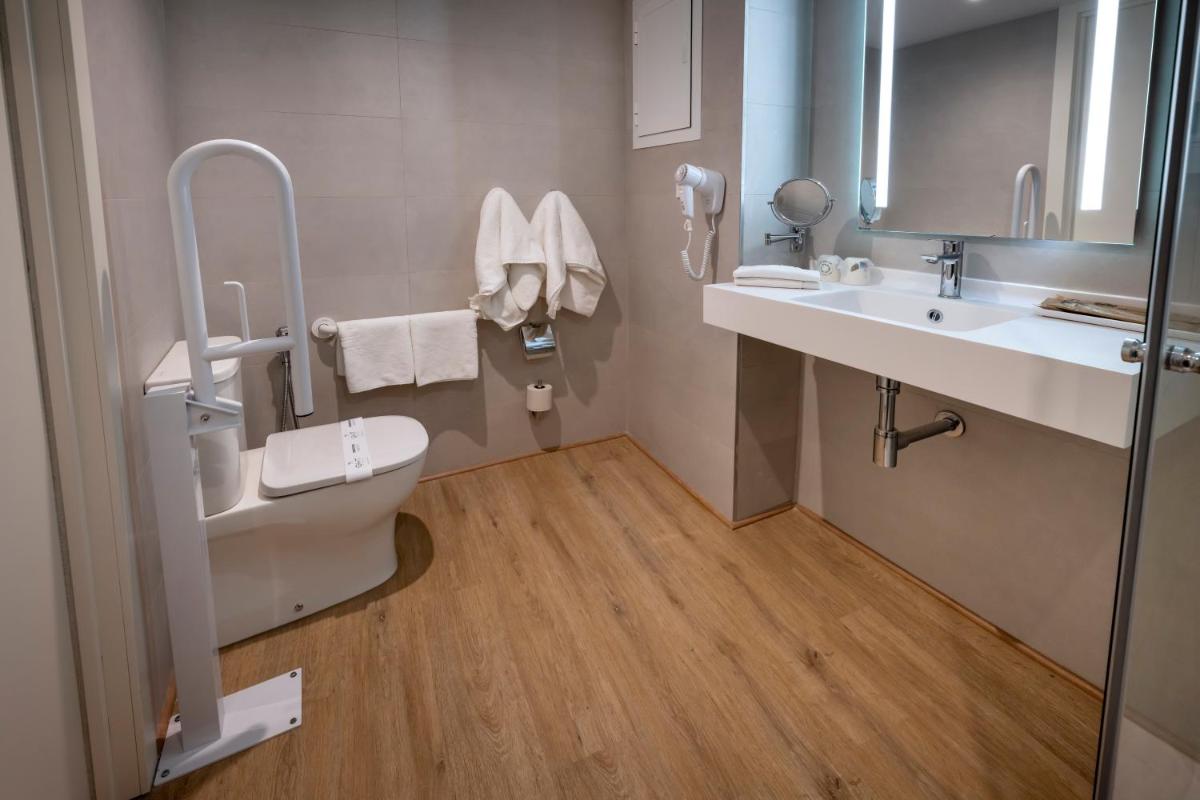 Un baño de GHT Costa Brava & Spa