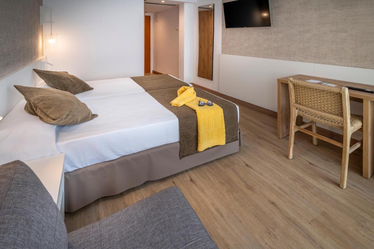 Cama o camas de una habitación en GHT Costa Brava & Spa