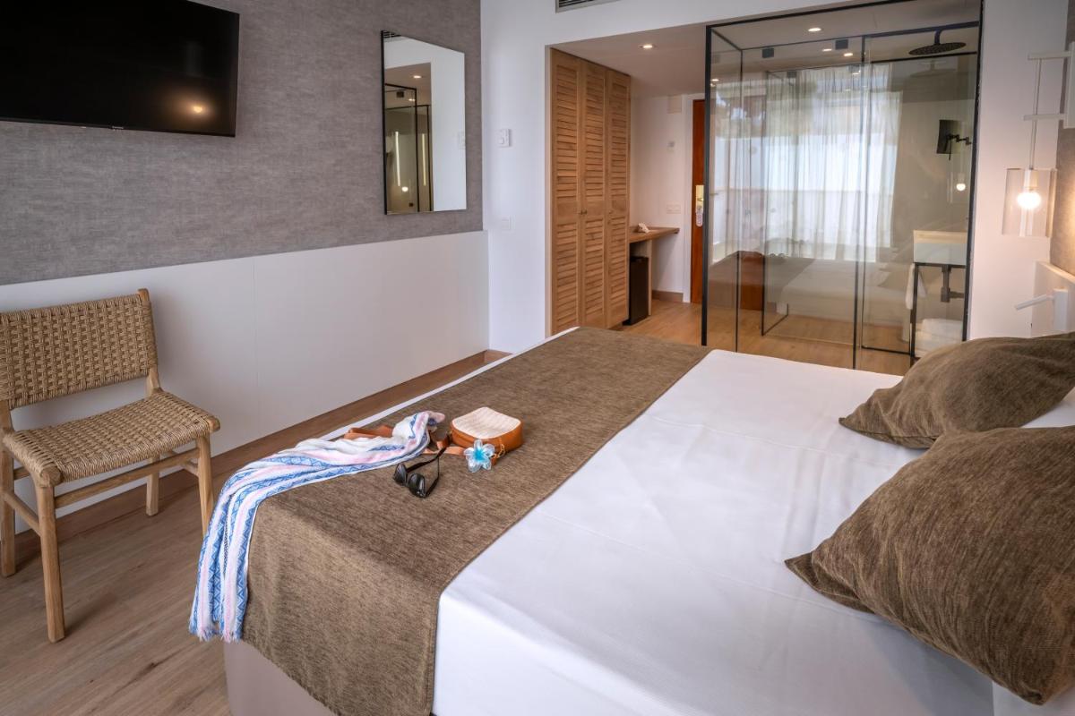 Cama o camas de una habitación en GHT Costa Brava & Spa