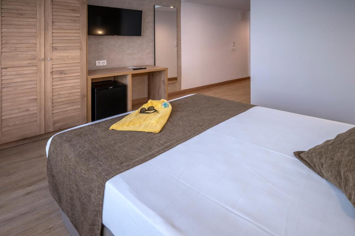 Cama o camas de una habitación en GHT Costa Brava & Spa