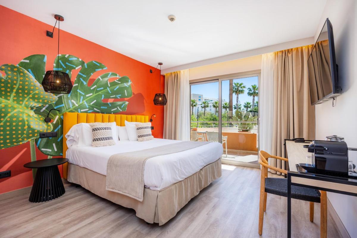 Cama o camas de una habitación en Marins Beach Club - Adults Only Hotel
