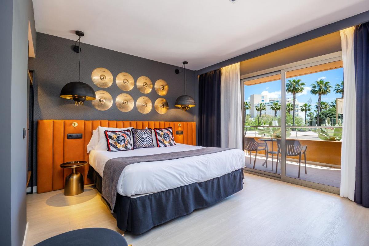 Cama o camas de una habitación en Marins Beach Club - Adults Only Hotel