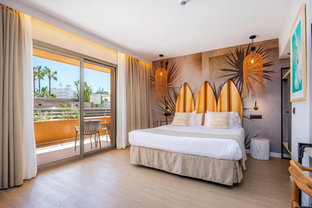Cama o camas de una habitación en Marins Beach Club - Adults Only Hotel