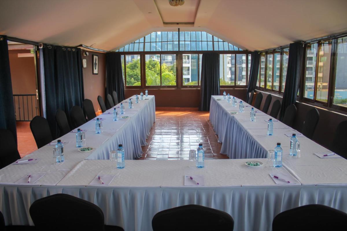 67 Airport Hotel Nairobi - Hizvo