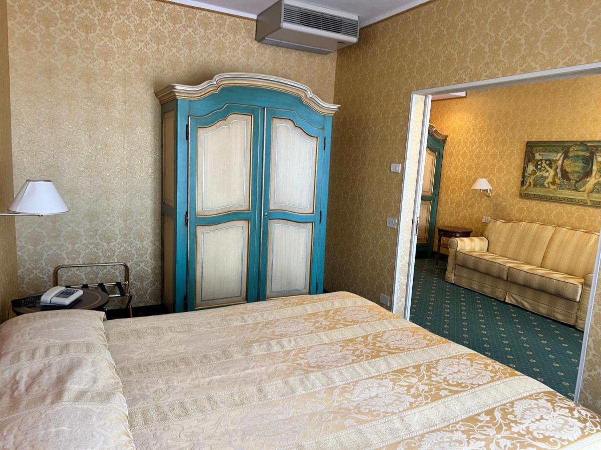 HOTEL ALLA RIVIERA lake view - Housity