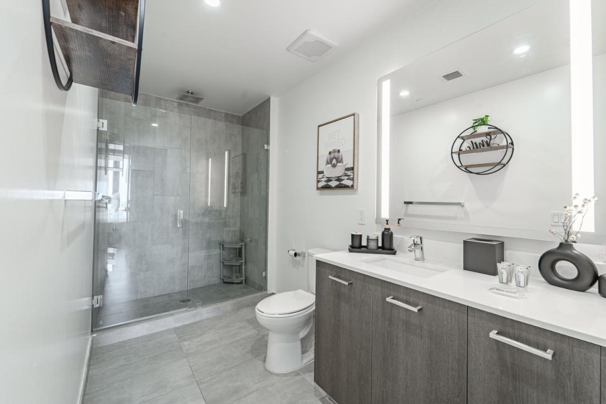TR Miami 2 Bedroom Condo and Studio with Balcony - Hizvo