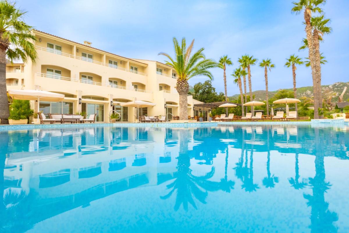 Piscine de l'établissement Hotel Corsica & Spa Serena ou située à proximité